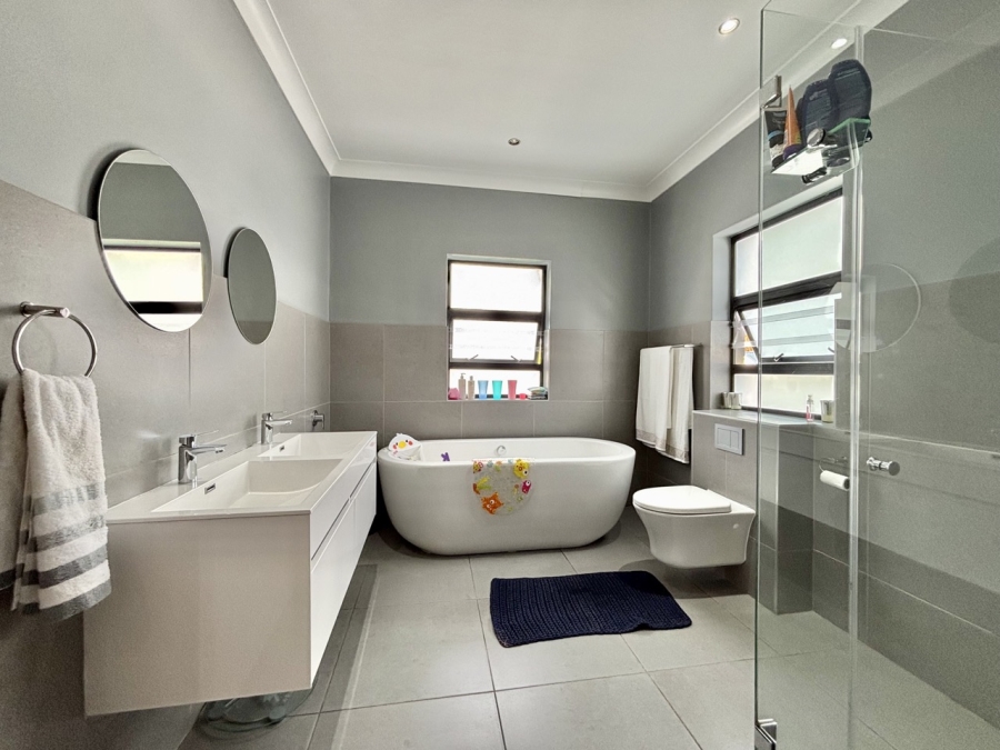 To Let 3 Bedroom Property for Rent in Vierlanden Western Cape